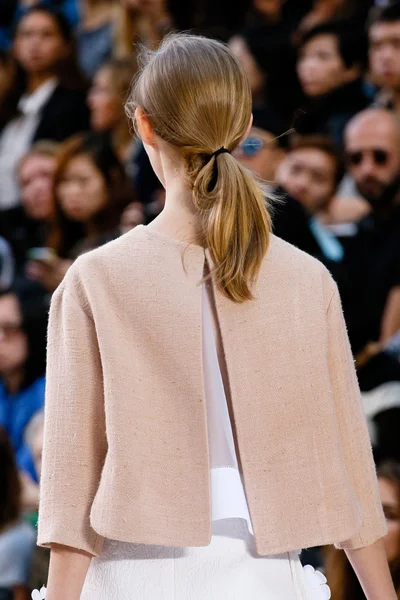 Look 50